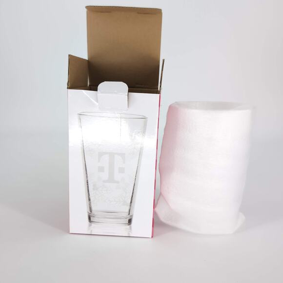 T-Mobile Tuesdays Frosted Etched Holiday Collectible Glass - 16 oz - New in Box - Picture 3 of 15